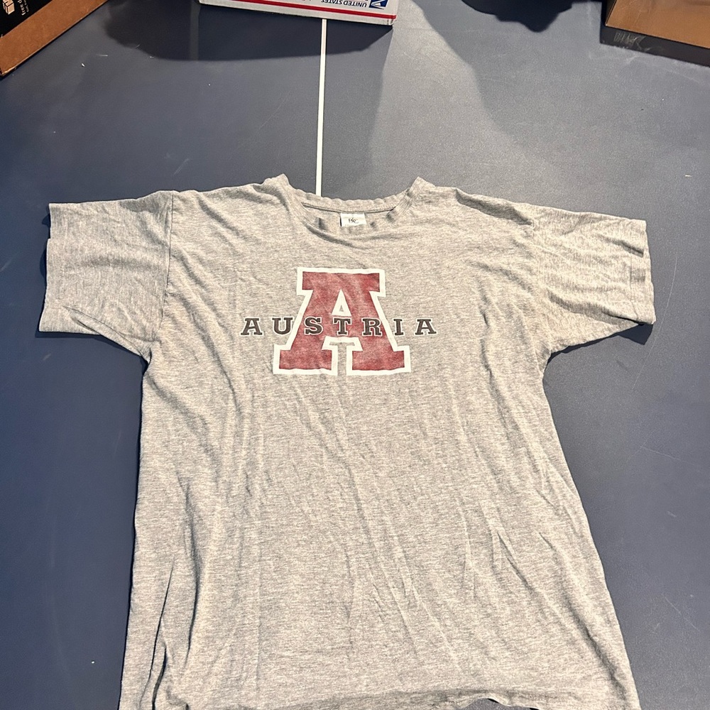 Vintage College Tee | Austria Uni Streetwear